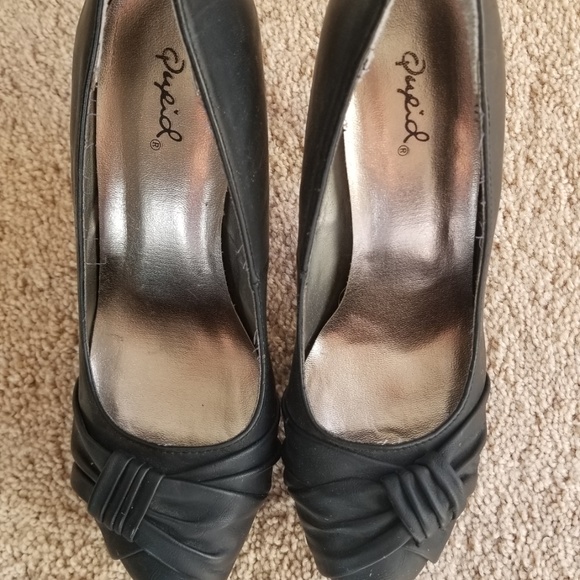 Qupid Black Closed-Toed Heels size 8.5 - Picture 5 of 6